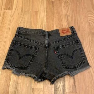 LEVI’S 501 Black Jean shorts